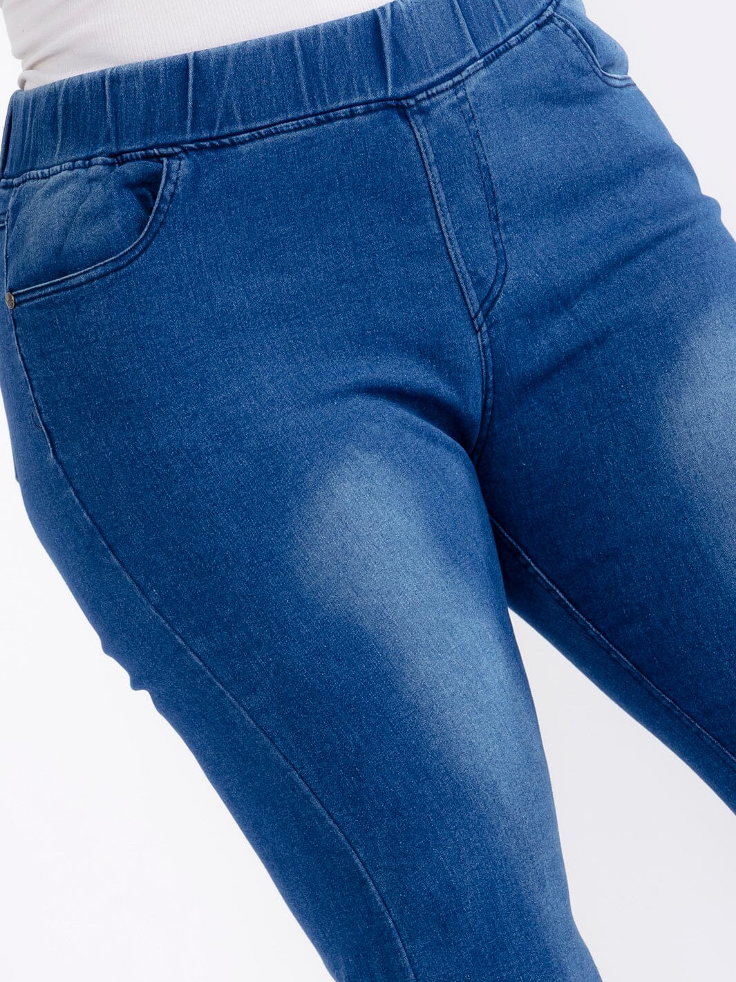 Wide Leg Frayed Hem Jeans – Women's Medium Wash Denim