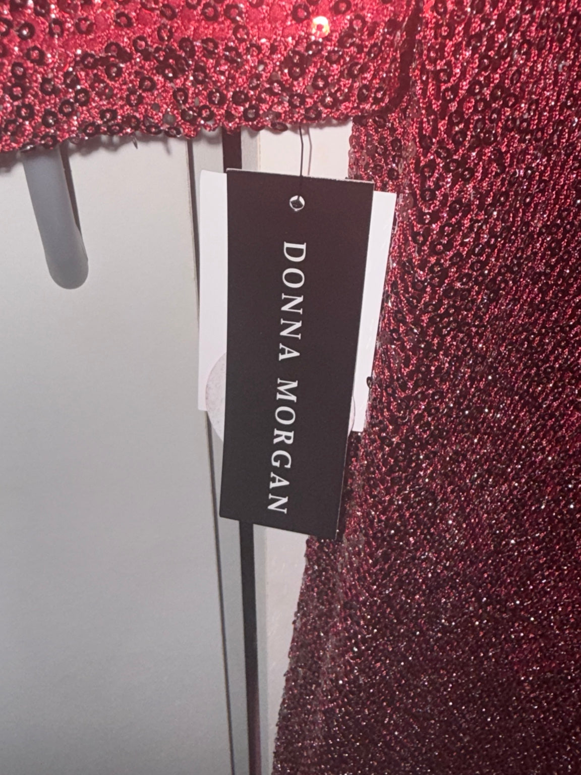 Donna Morgan brand tag