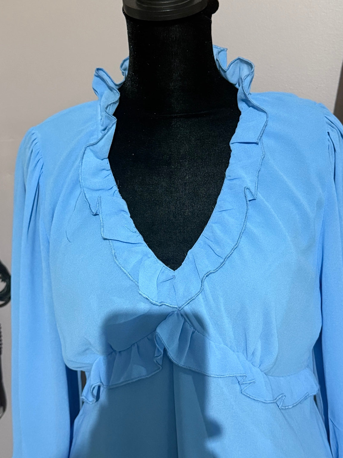 Close-up of Umgee blue dress ruffle neckline and waist