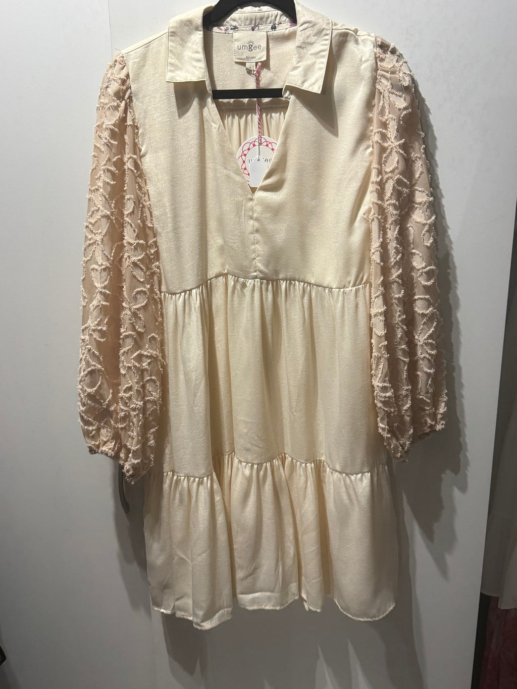 Umgee ivory tiered dress with textured floral sleeves front